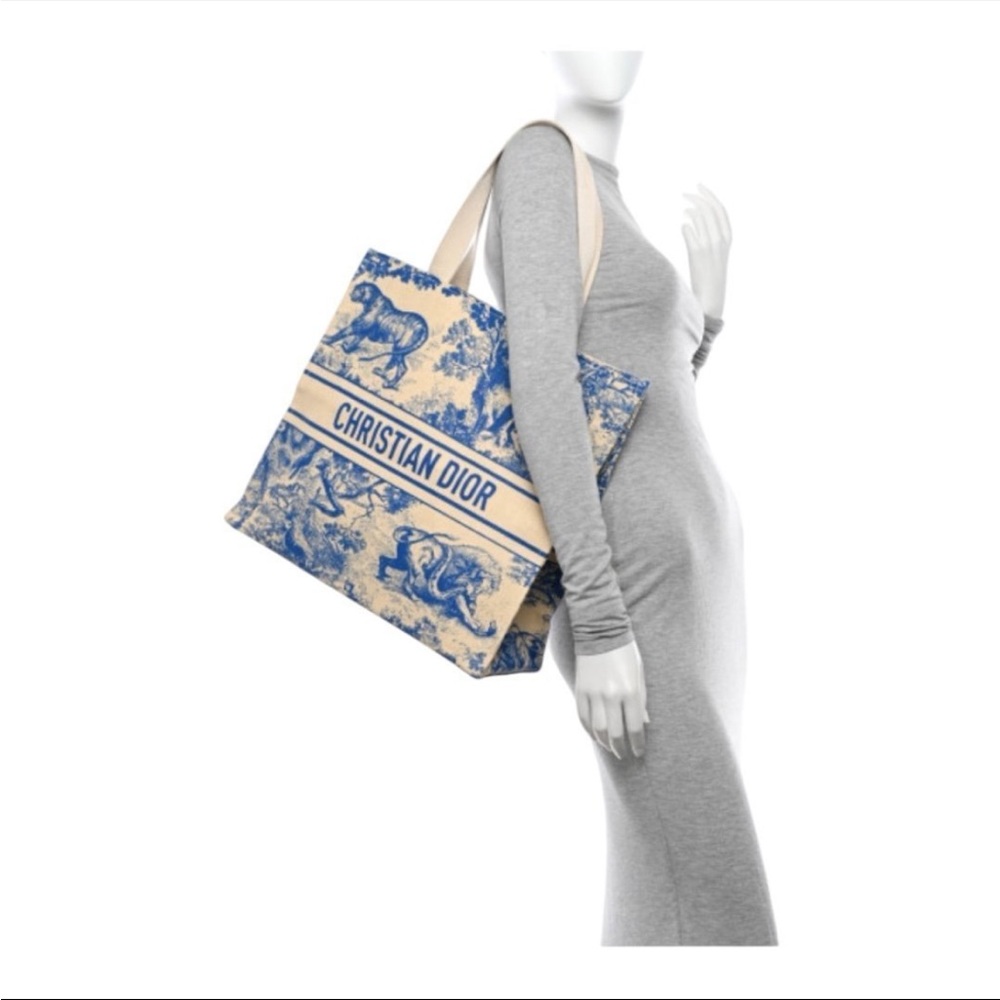 Dior Beauty Dioriviera Makeup Straw Bag - Picture 2 of 7